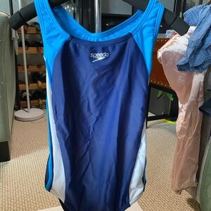Speedo Girl’s size 12 one piece swim suit